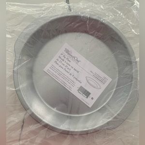 PAMPERED CHEF | 🆕 Set of 2 - 9” Pie Plates 🆕